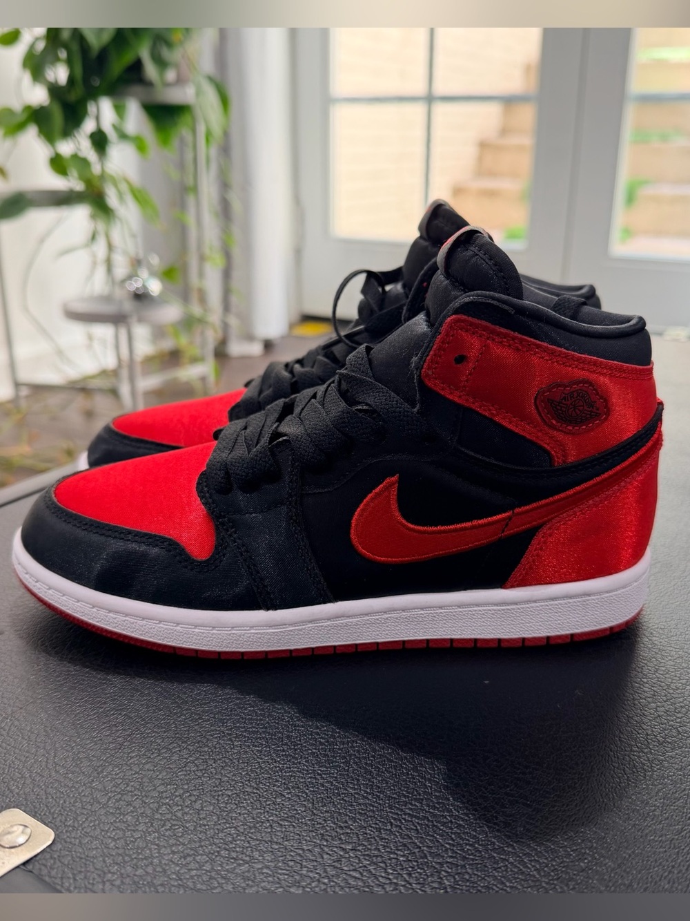 Nike Jordan Retro High top 1s Satin Bred 3Y NEW
